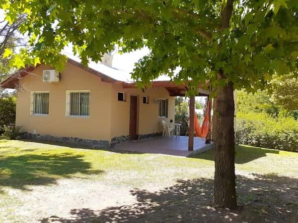 Cabaña Nro2 exterior cochera y hamaca paraguaya